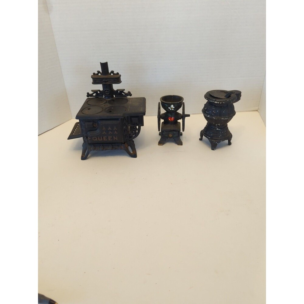 Vintage Miniature Queen Black Cast Iron Stove Salesman Sample/Dollhouse 10 Piece